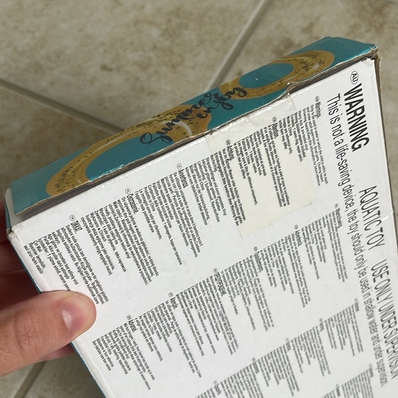 Pool float NEW IN BOX - Picture 2 of 3